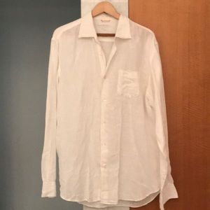 Hartford men’s white linen button down shirt.